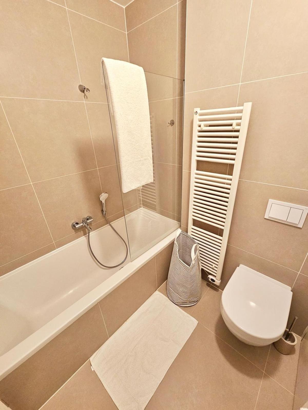 Cozy One Bedroom Flat With Convenient Parking-cd8